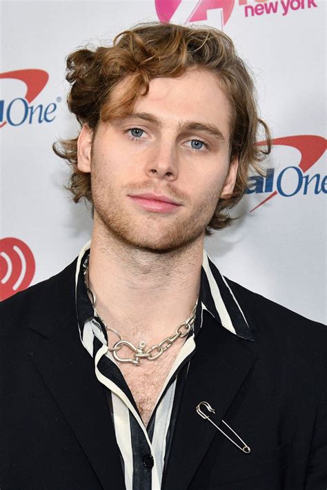 Luke Hemmings .